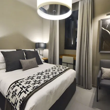 לינה וארוחת בוקר Parioli Place 4*