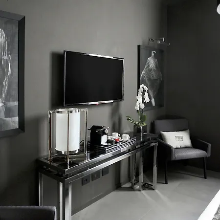 לינה וארוחת בוקר Parioli Place 4*